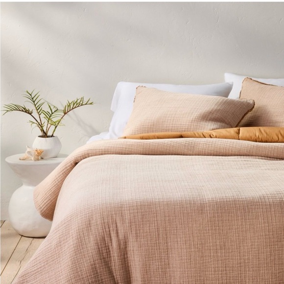 King size comforter and sham set.